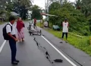 Hujan Deras Sebabkan Jalan Amblas di Teluk Bayur Padang