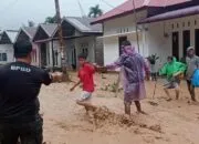 Air Meluap di Batu Busuk Puluhan Kepala Keluarga Di Evakuasi