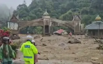 Galodo Menerjang Silaing, Jalur Padang- Padang Panjang Terputus Total
