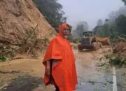 Tinjau Longsor Malalak, Gubernur: Pembukaan Akses Jalur Jadi Prioritas