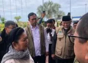 Menko Pangan dan Titiek Suharto Tinjau Lokasi Banjir Bandang di Padang