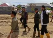 Wamen Bima Arya Bersama Wako Padang Tinjau Lokasi Bencana Banjir